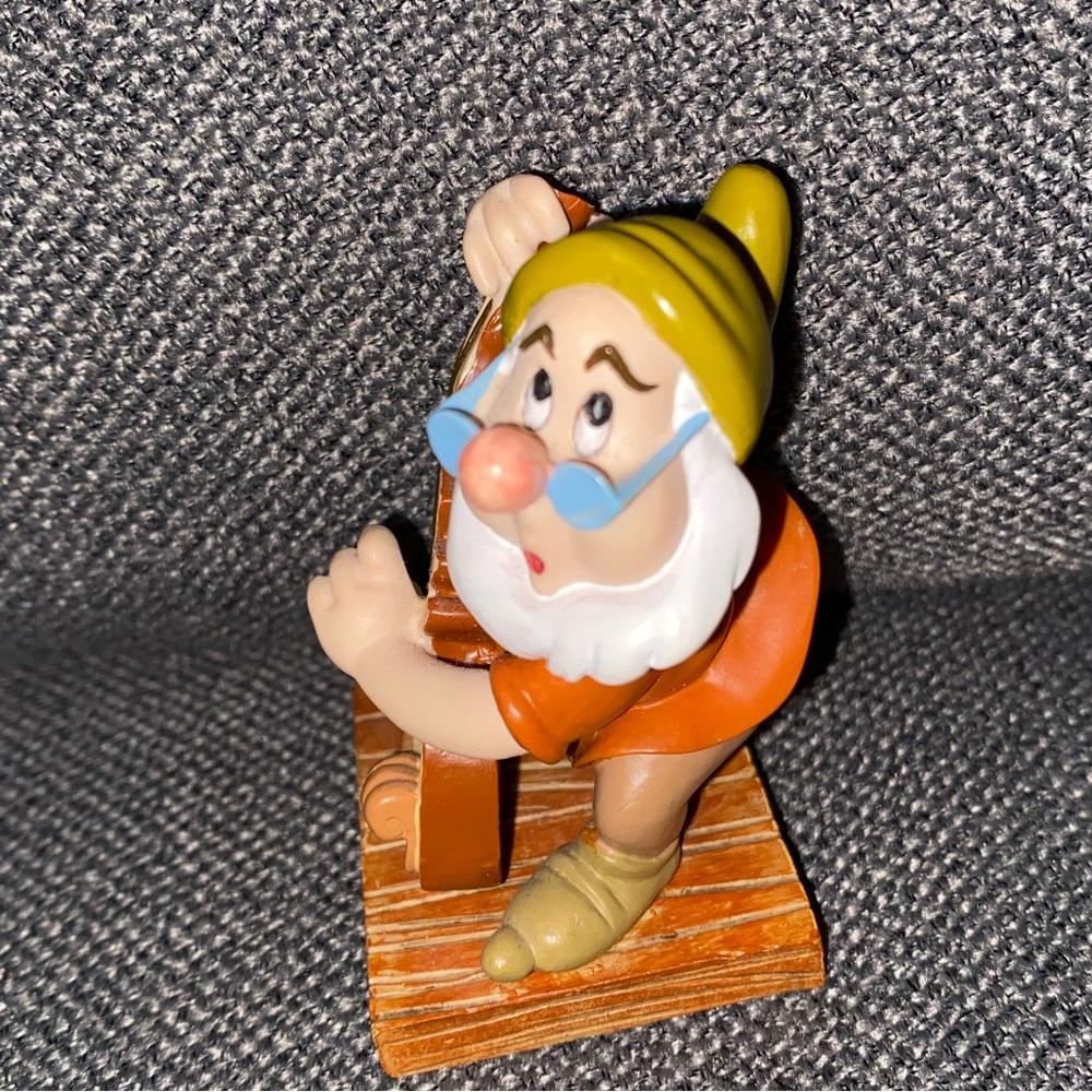 Doc Snow White and the seven dwarfs figurine - Picture 2 of 5